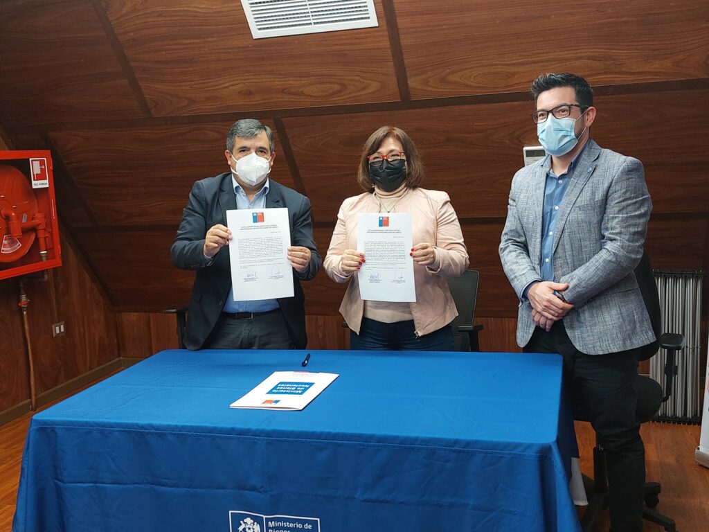 Subsecretario de Bienes Nacionales y alcalde Rocha firman convenio para regularización de títulos de dominio en la comuna