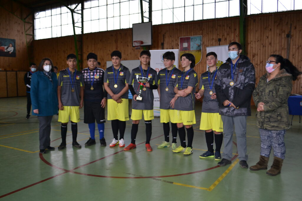 Desde el Liceo Bicentenario Camilo Henríquez se agradece el entusiasmo y perseverancia del plantel Campeón Regional de Futsal