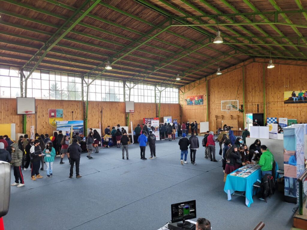 Liceo Bicentenario Camilo Henríquez realizó su 10° Feria de Orientación Vocacional