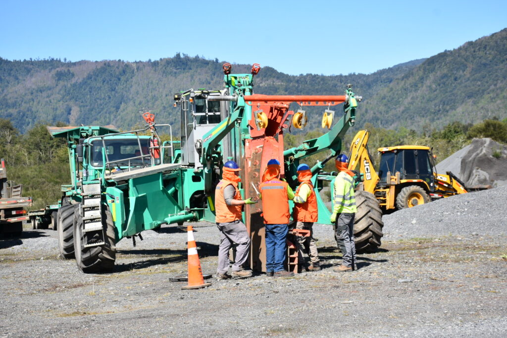 Saesa inicia proyecto piloto de soterramiento de líneas en el sector de Choshuenco en Panguipulli