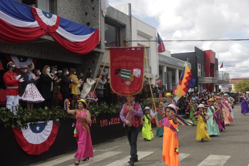 Desfile institucional de Fiestas Patrias en Lanco regresó tras dos años de pausa