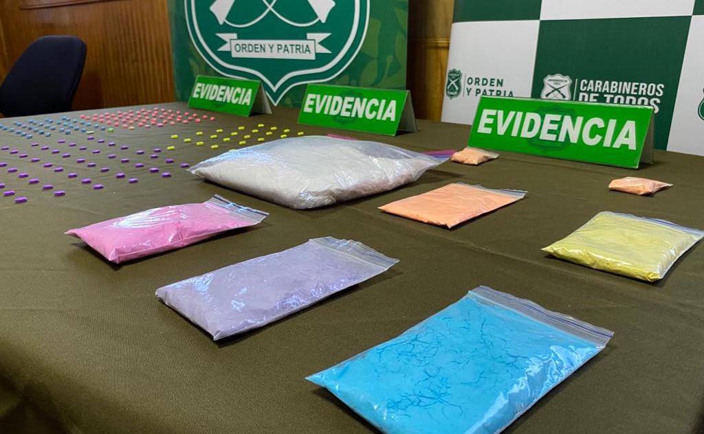 Mujer detenida en Lanco portaba más de un kilo de cocaína, éxtasis y tussi