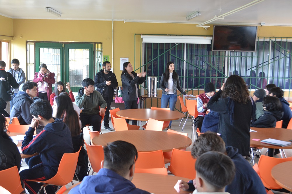 Estudiantes del liceo Bicentenario de Lanco presentan iniciativa para «Presupuestos Participativos Escolares»