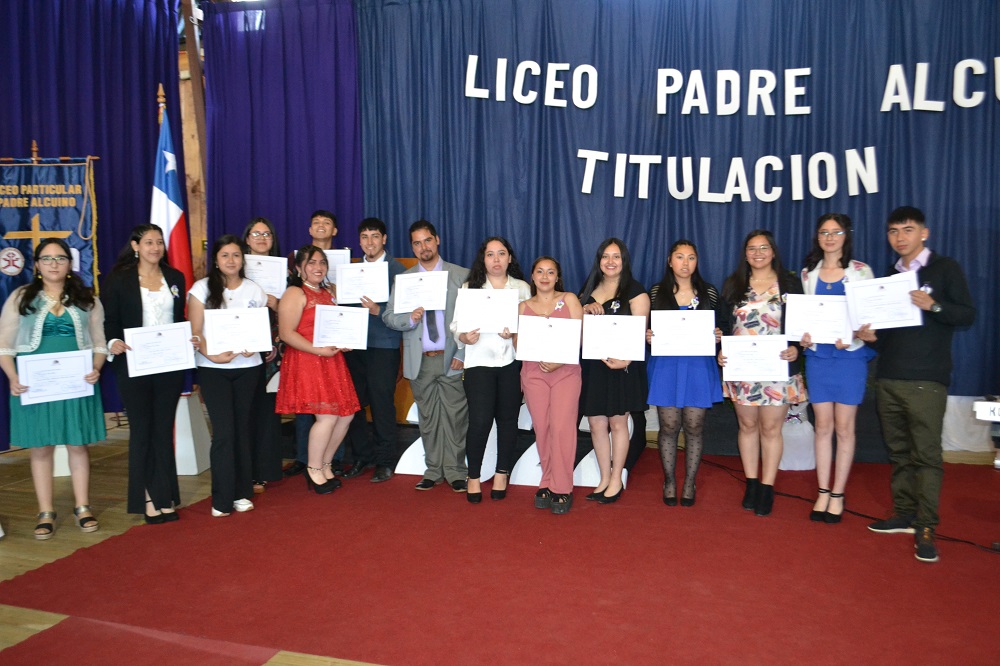 Liceo Particular Padre Alcuino tituló a estudiantes en sus dos especialidades