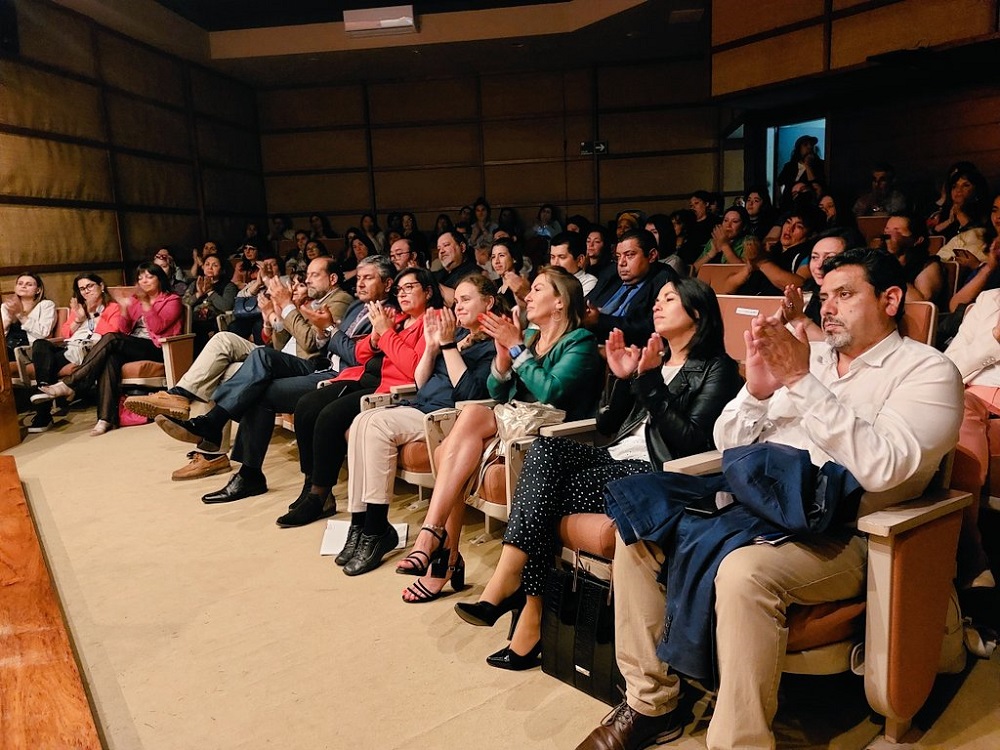 En emotivo acto y con la participación de más de 100 personas se presentó campaña del MinMujeryEG  «SíEsMiProblema» en Los Ríos