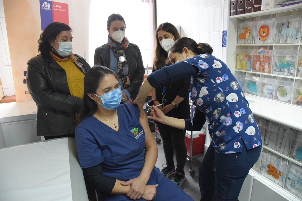 Seremi de Salud destaca que más de 19.662 personas han recibido la vacuna bivalente en Los Ríos