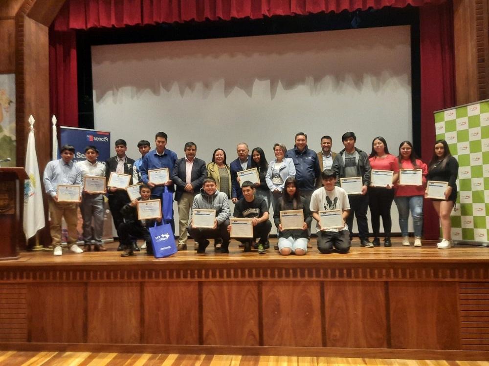 Estudiantes del liceo Bicentenario recibieron certificación como; «Maestro General en Obras Menores» e «Instalador de Sistema Solar Fotovoltaico»