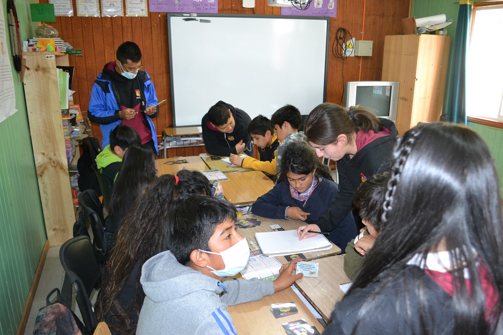 Estudiantes del liceo Bicentenario llevaron a colegios de la comuna una forma lúdica de aprender matemáticas