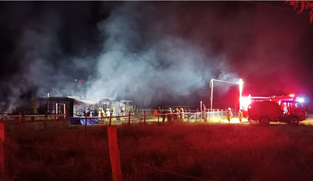 Incendio registrado en horas de la noche  en sector Nihual dejó pérdidas totales