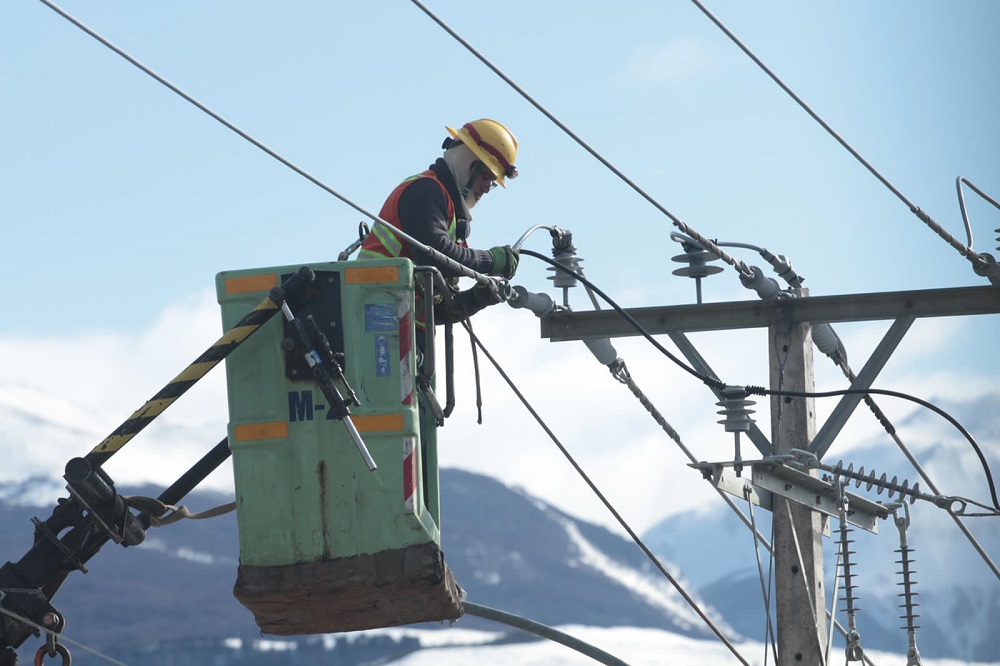 Saesa realizará obras para fortalecer la red eléctrica en distintos sectores de Valdivia, Mariquina y Panguipulli