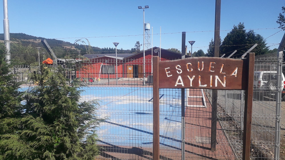 Apoyo externo complementa el proceso educacional de la escuela Rural de Aylín