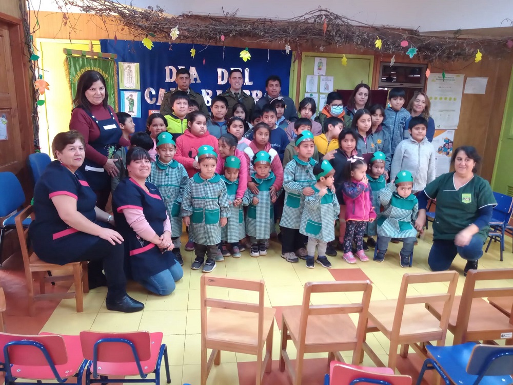 Escuela de Antilhue y Jardín We-Liwen celebraron el Día del Carabinero