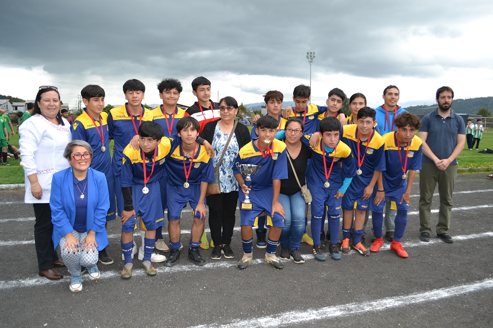 Liceo Bicentenario Camilo Henríquez Campeón en el fútbol extraescolar «Juegos Deportivos Escolares Lanco-2023»