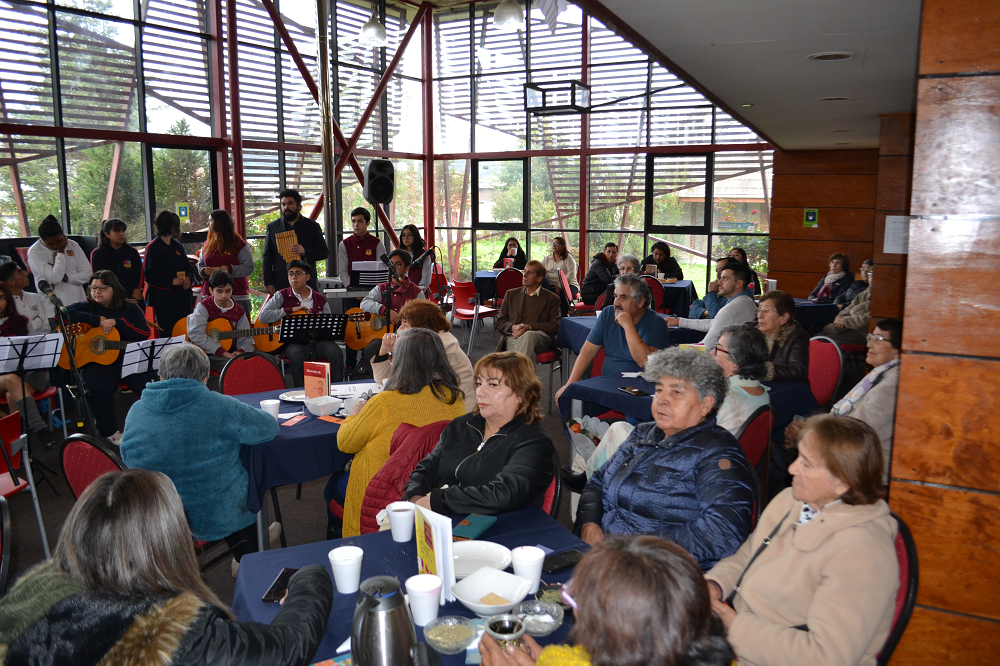 Con una mateada Biblioteca Pública de Lanco celebró el Día Internacional del Libro