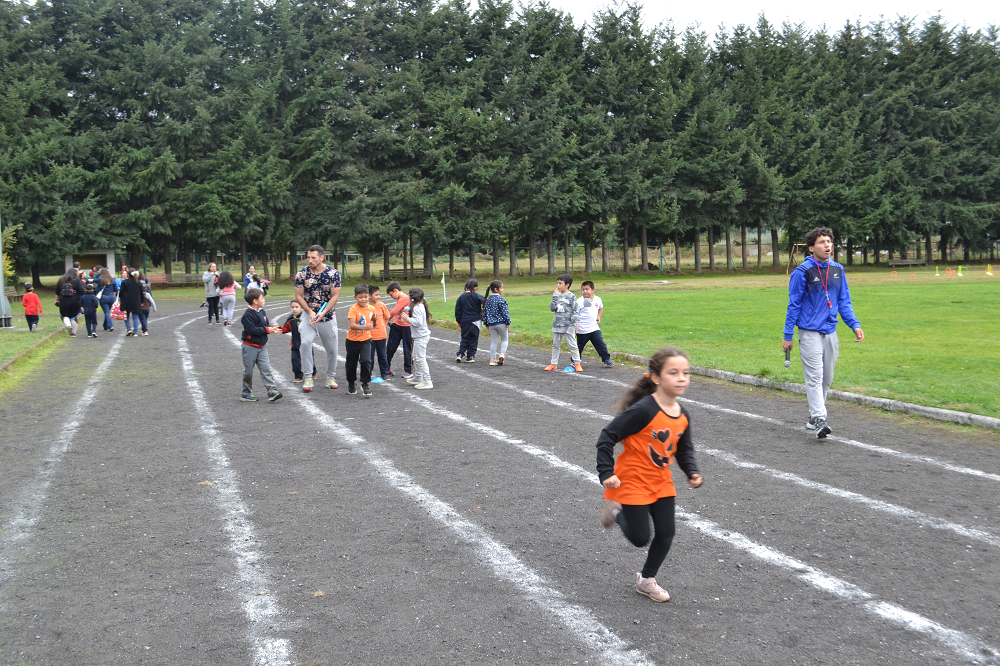 En el estadio municipal celebró del Día de la Actividad Física la Escuela Felipe Barthou