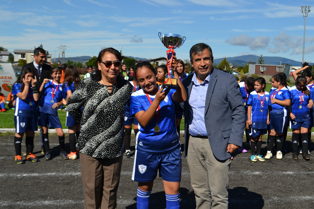 Colegio María Reina Campeón del Fútbol Damas en los Juegos Escolares Lanco-2023