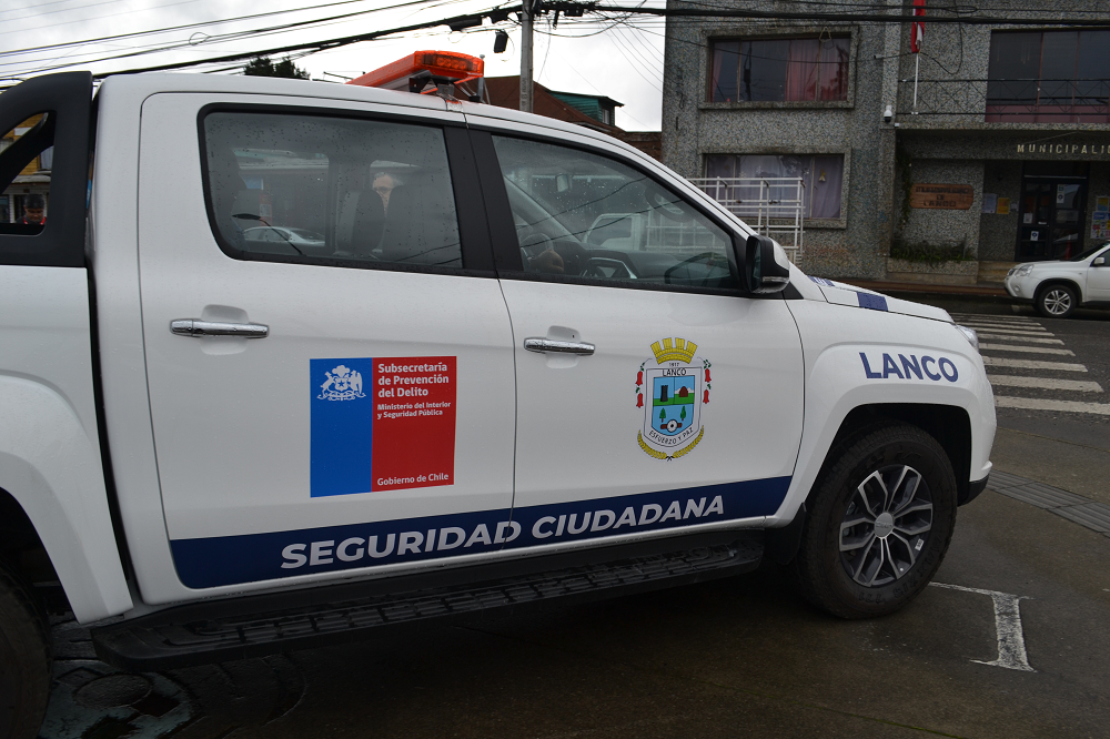 Municipalidad de Lanco recibió vehículo para patrullaje preventivo