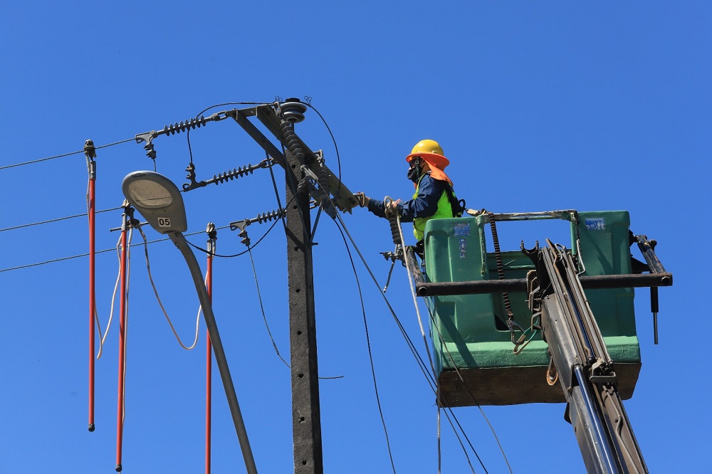 Este martes, Saesa realizará trabajos para fortalecer la red eléctrica  en sectores rurales de Mariquina