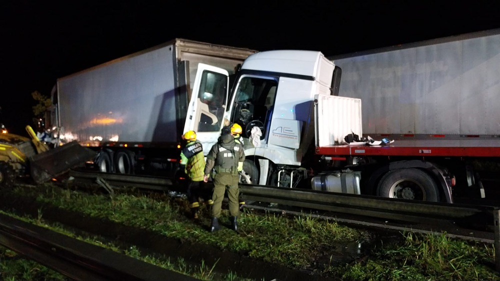 Colisión múltiple deja personas lesionadas en el sector Pon-Pon Ruta 5 Sur