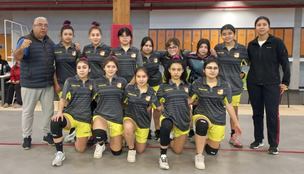 Selecciones de Damas y Varones del liceo Bicentenario de Lanco, Campeones Regionales de Balonmano