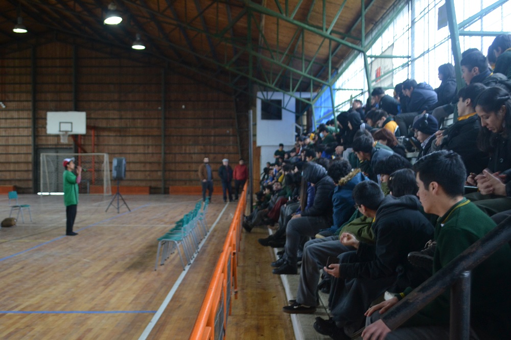 Compañía de Teatro Argentina presentó la obra «Gritos del Silencio» en liceo Rep. del Brasil