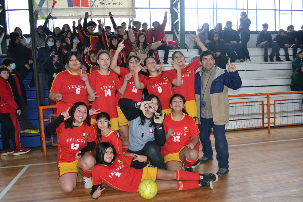 Dirección del colegio Bernardo Felmer destaca los logros deportivos de sus estudiantes en los Juegos Escolares