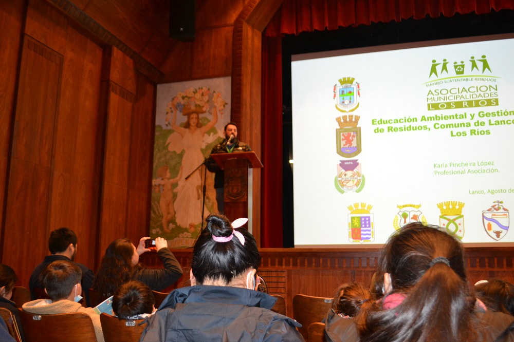 Estudiantes de la comuna participan en jornada de orientación medioambiental