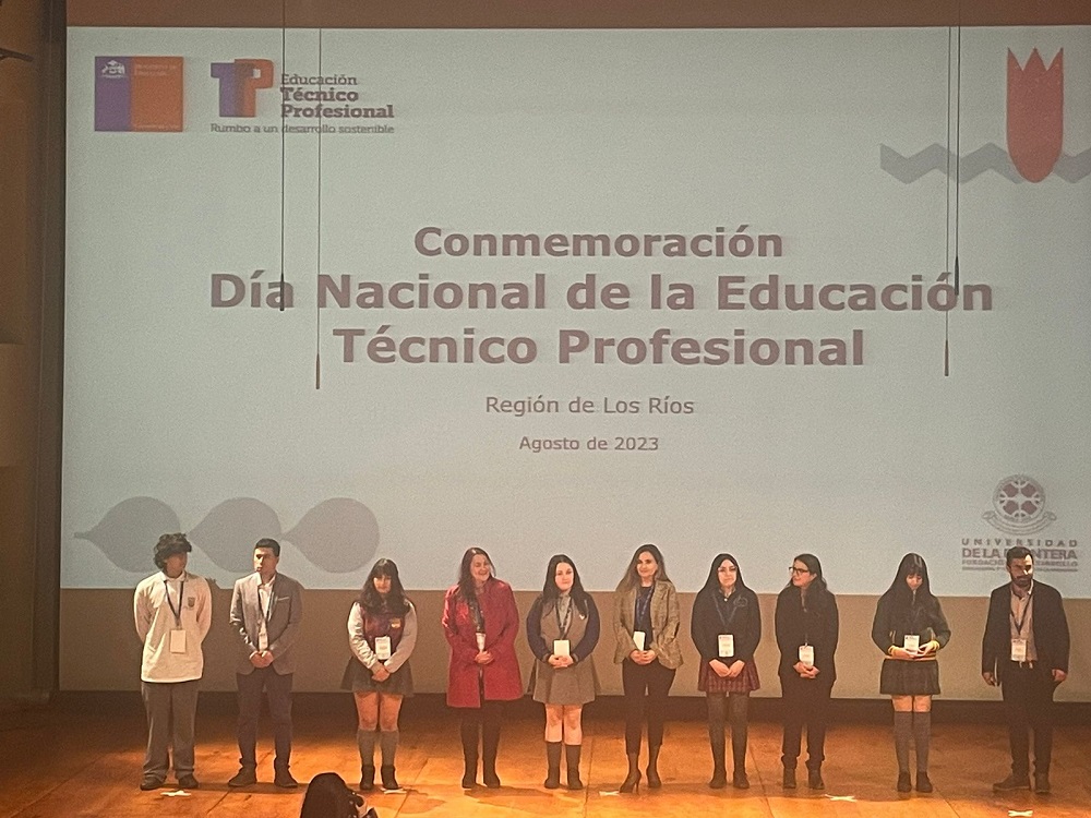 Delegación de estudiantes del Colegio María Reina de Purulón participó en acto regional de la Educación Técnico Profesional
