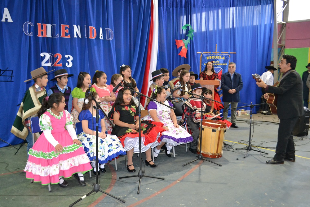 Comunidad educativa de la escuela Felipe Barthou celebró día de la Chilenidad