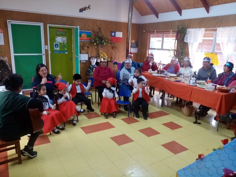 Jardín Infantil We Liwen de Antilhue realizó actividad interna con adultos mayores del sector