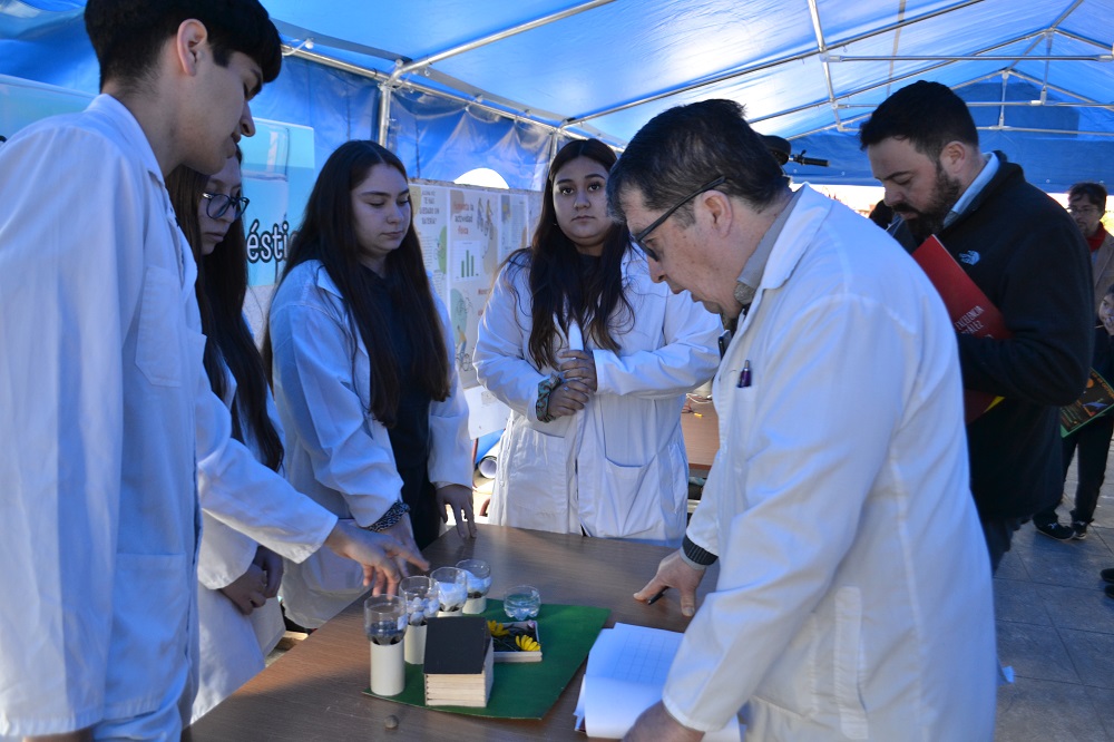 Todo un éxito la 16° Feria Científica del liceo Bicentenario Camilo Henríquez de Lanco