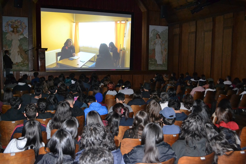 En el Teatro Galia fueron exhibidas miniseries de estudiantes del Liceo Bicentenario de Lanco