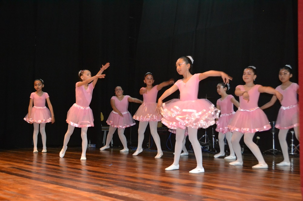 Todo un éxito la presentación de Talleres JEC del Liceo República del Brasil en el Teatro Galia de Lanco