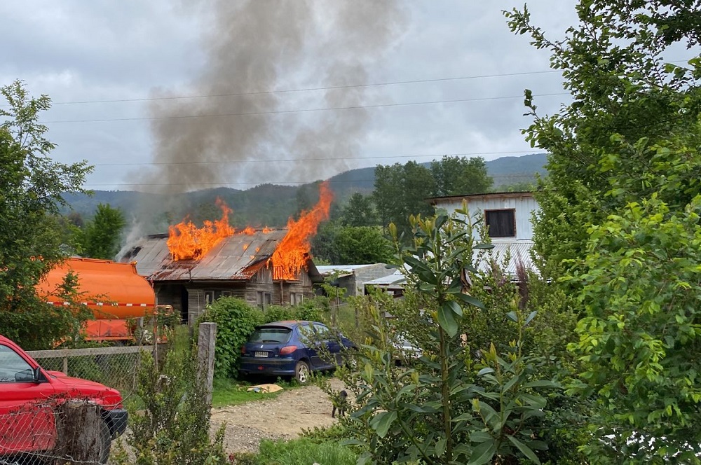 Una persona damnificada deja incendio en el sector Puquiñe 1