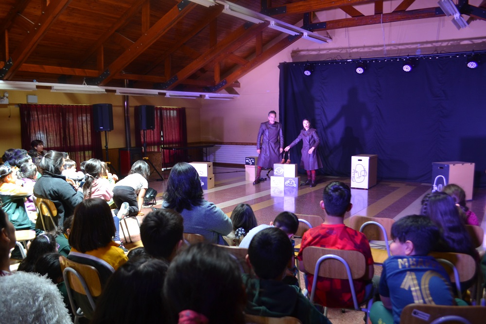 Estudiantes del liceo República del Brasil disfrutaron de una jornada de Teatro