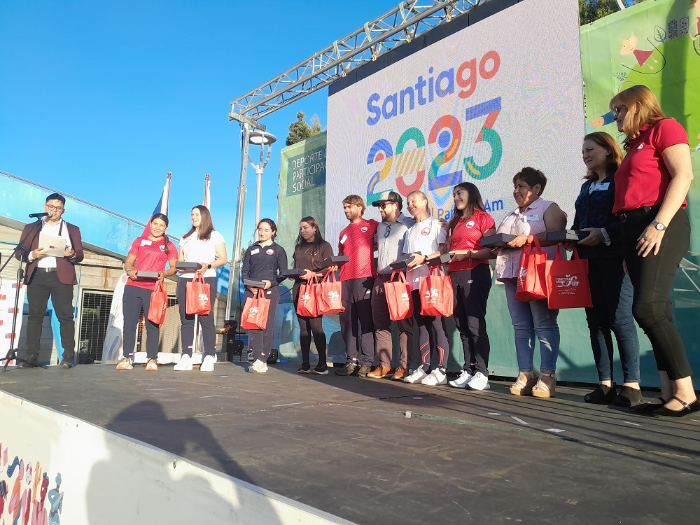 Deportistas del Team Chile recibieron reconocimiento del Ministerio de Deporte