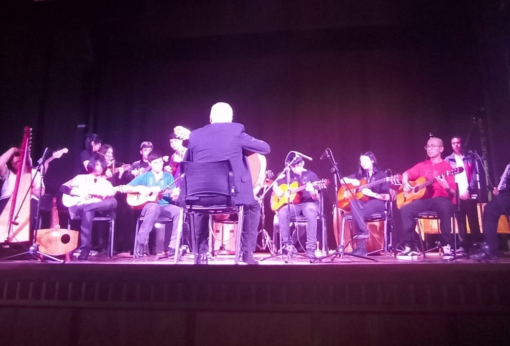 Gala marcó el cierre anual de presentaciones de la Orquesta Latinoamericana del liceo Bicentenario Camilo Henríquez