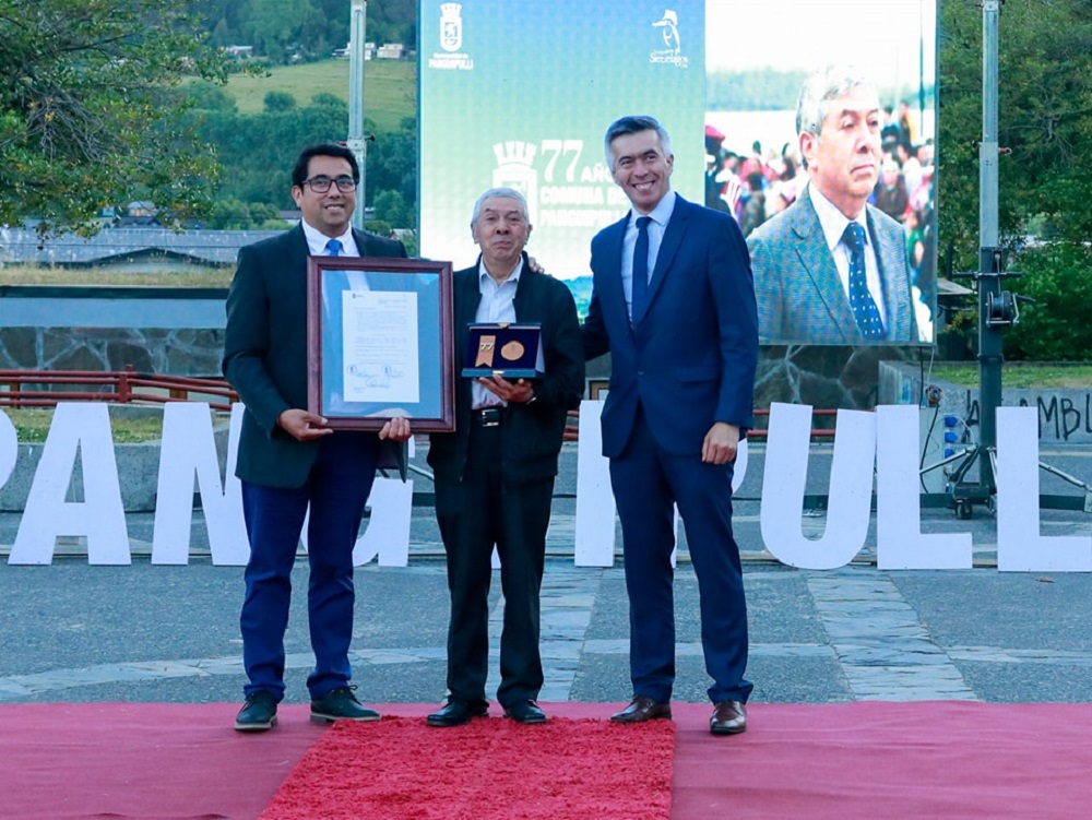 Profesor del liceo República del Brasil de Malalhue fue reconocido por la Municipalidad de Panguipulli