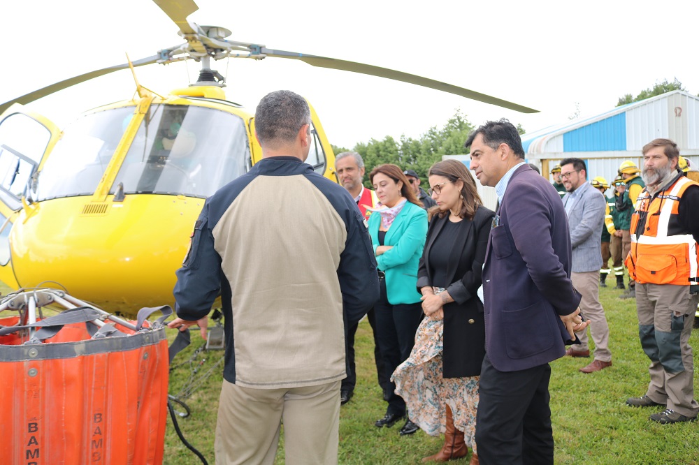 CONAF Los Ríos ya cuenta con un helicóptero para el combate de incendios