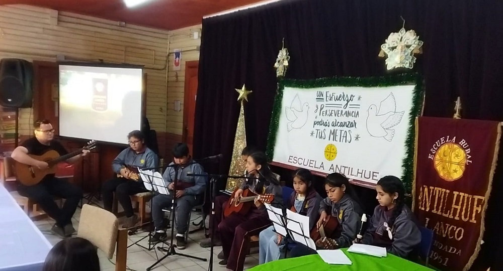 Con evento artístico cierra año escolar la escuela Rural de Antilhue