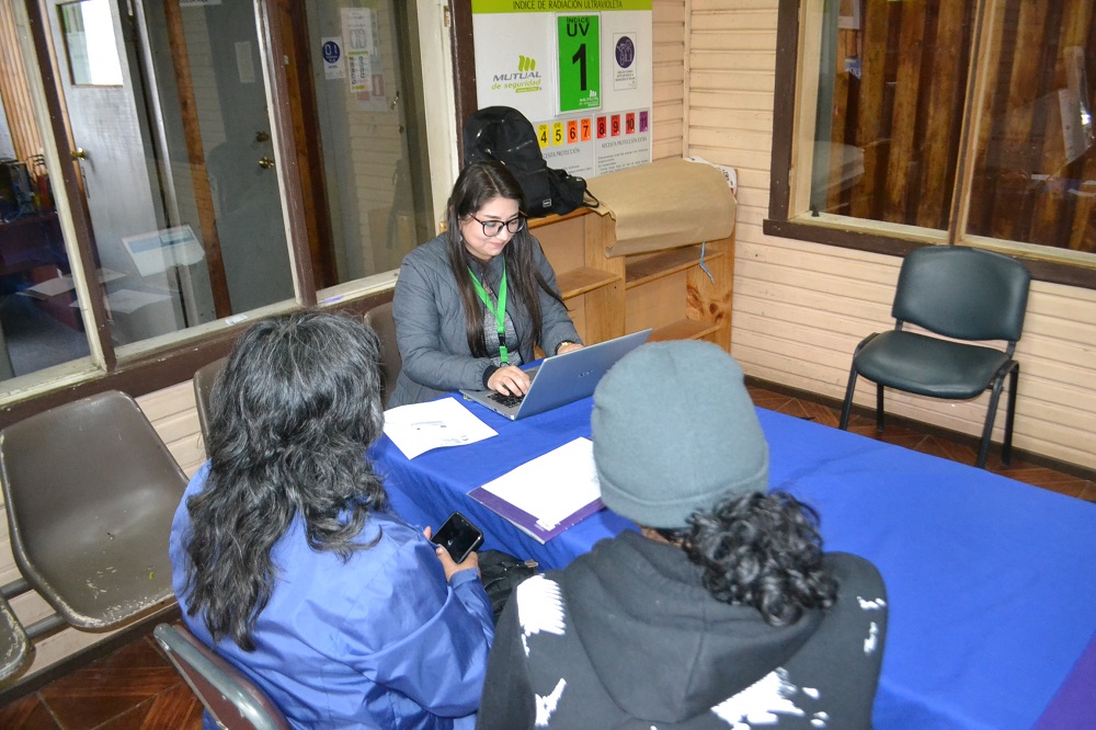 Alta participación en proceso de renovación y postulación de becas en la Comuna de Lanco