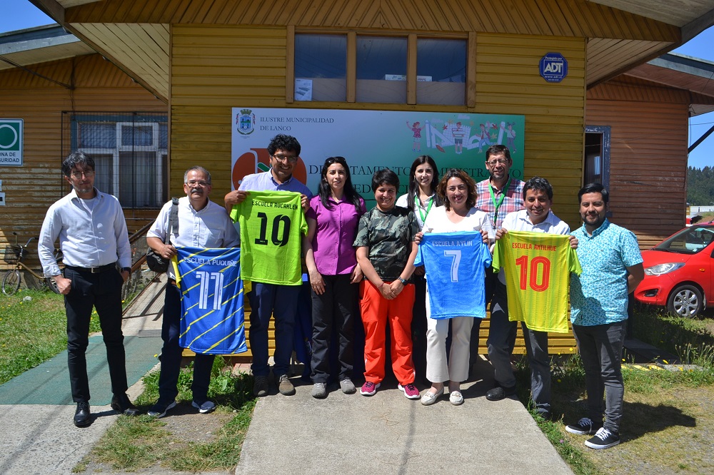 Escuelas Rurales de Lanco recibieron apoyo en indumentaria deportiva a través del Fondo «Elige Vivir Sano»