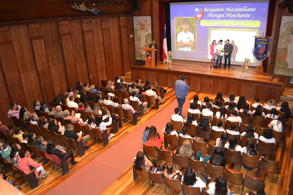 Escuela Felipe Barthou en solemne ceremonia graduó a estudiantes de 8vo año básico