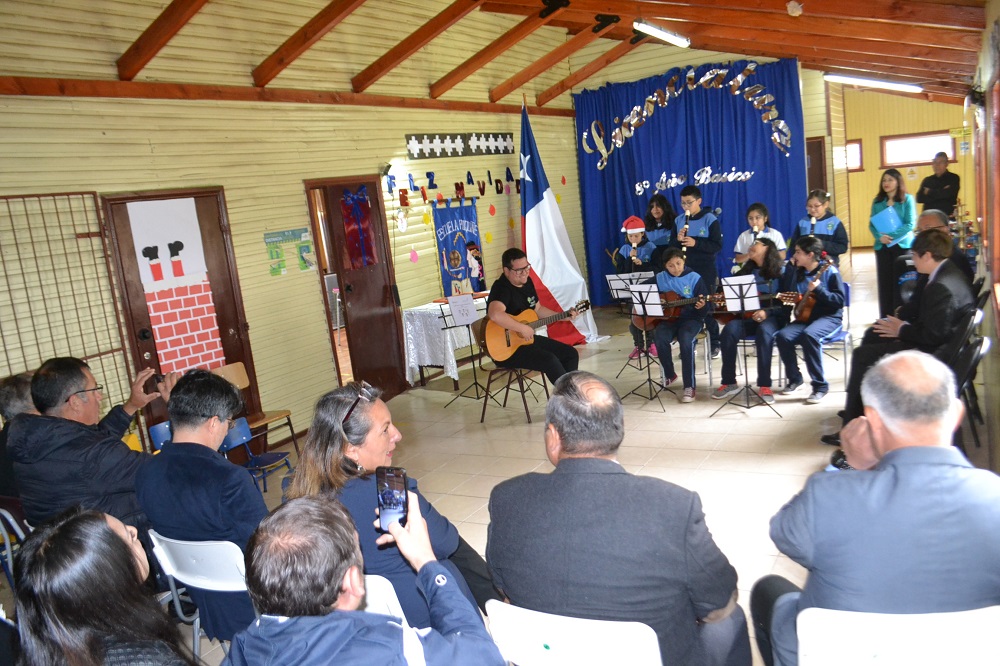 Con presencia de autoridades se realizó ceremonia de egreso y reconocimientos en la escuela Rural de Puquiñe Bajo