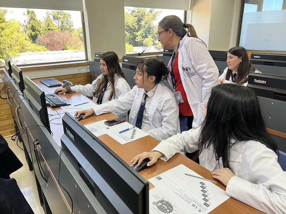 Potencian aprendizaje de las ciencias con laboratorios virtuales en Valdivia