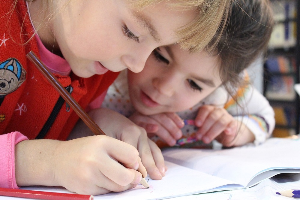 7 consejos para estimular el lenguaje en niños durante las vacaciones