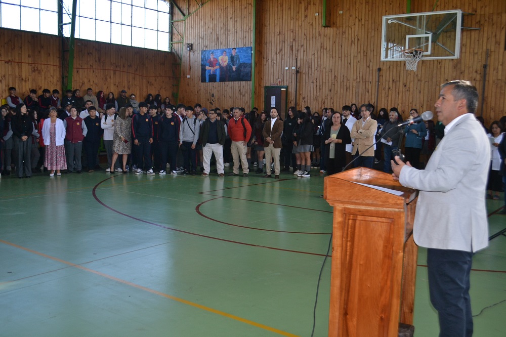 Alcalde y Jefe de DAEM dieron bienvenida a estudiantes de colegios de Lanco