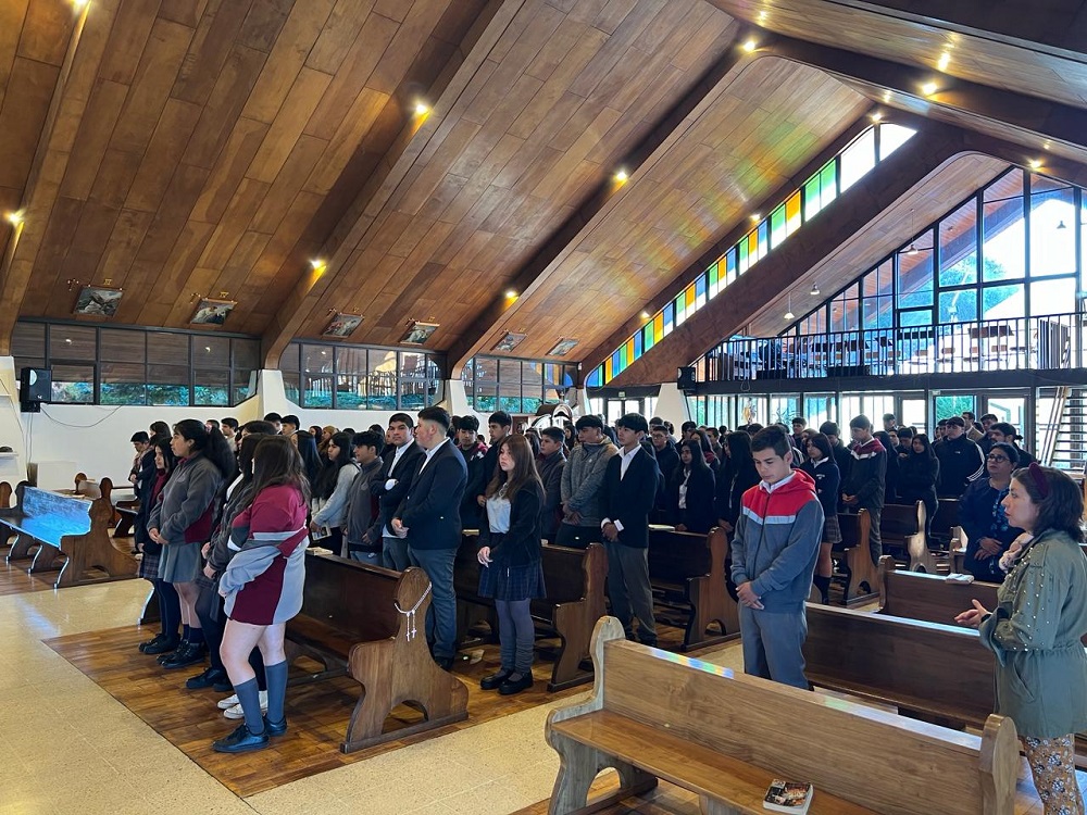 Liceo Bicentenario Particular Padre Alcuino inicia el año escolar con acto y Misa solemne