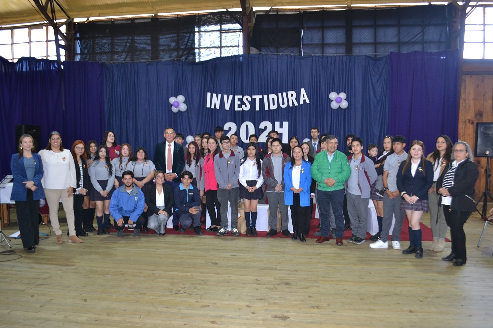 Liceo Bicentenario Padre Alcuino realizó ceremonia de investidura de alumnos de 3er año Medio