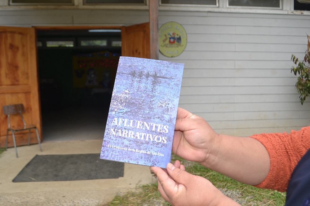 Libro editado por periodistas de Los Ríos incluye crónica de la escuela Rucaklen de Lumaco